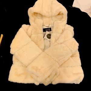 Fluffy jacket with pearls